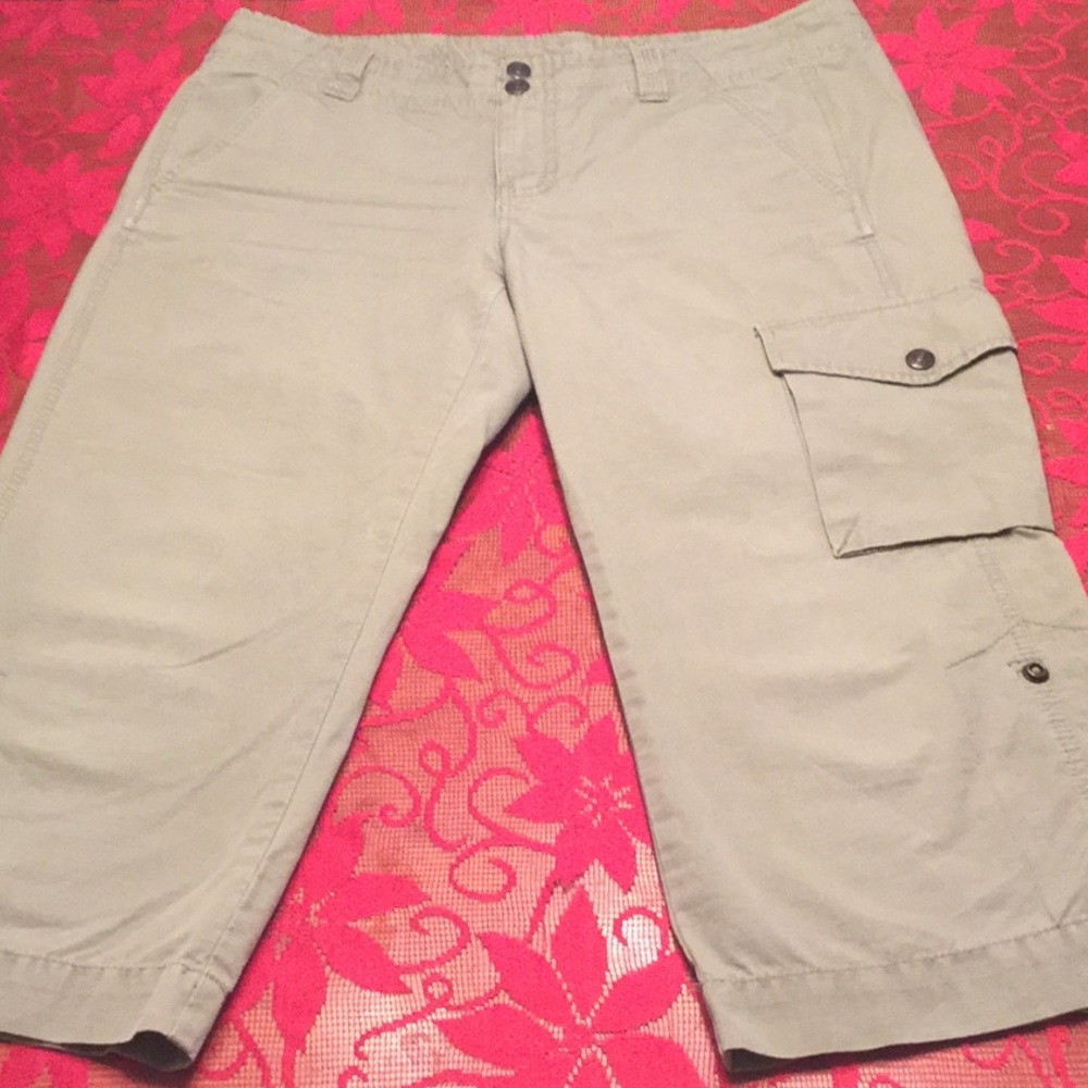 Gap Adventure Cargo Capris
